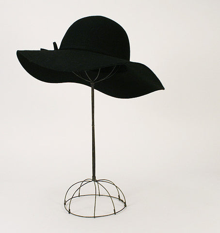 stella hat in black